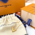 Women's Spring Fashion Louis Vuitton Essential V Big V Motif Pendant Yellow  Gold Plated Jewellery Set
